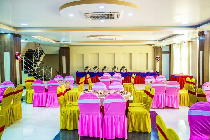 Ballroom/Hall 33 of 39