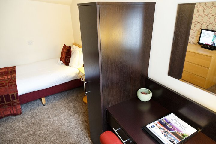 Room 12 of 108