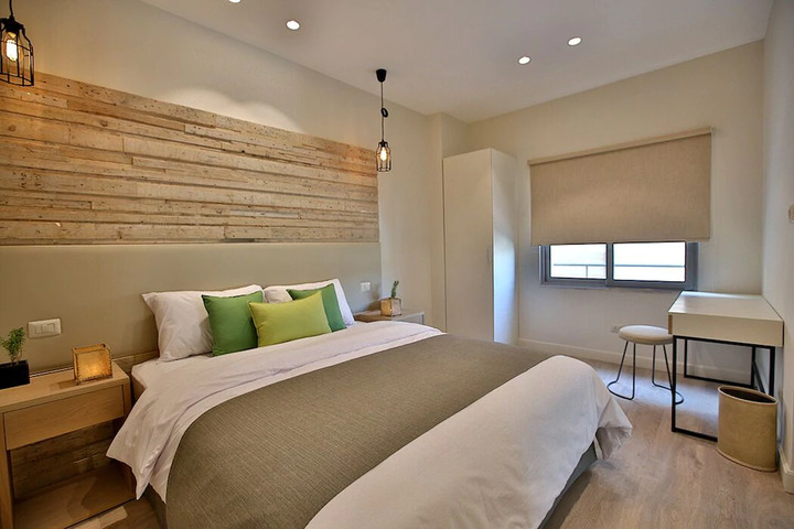 Room 2 of 3