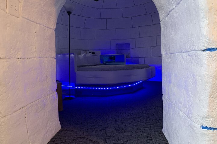 Blue King Bed Main Floor (102 of 180)