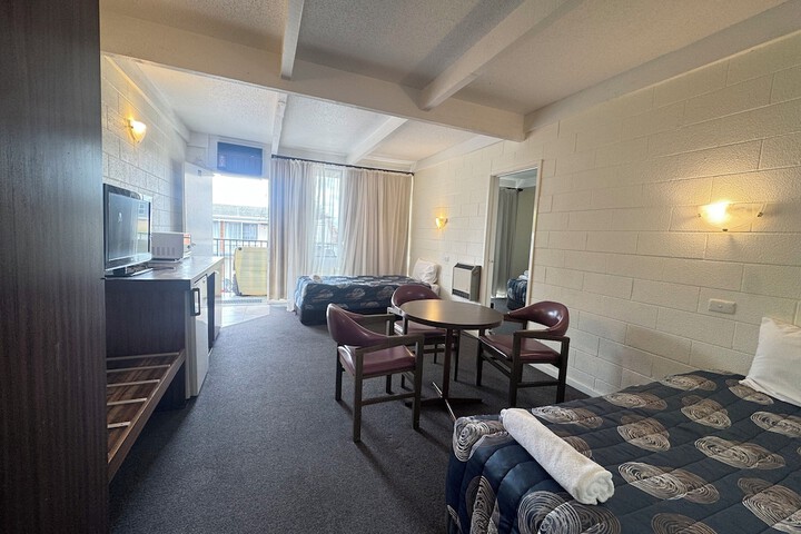 Room 32 of 42