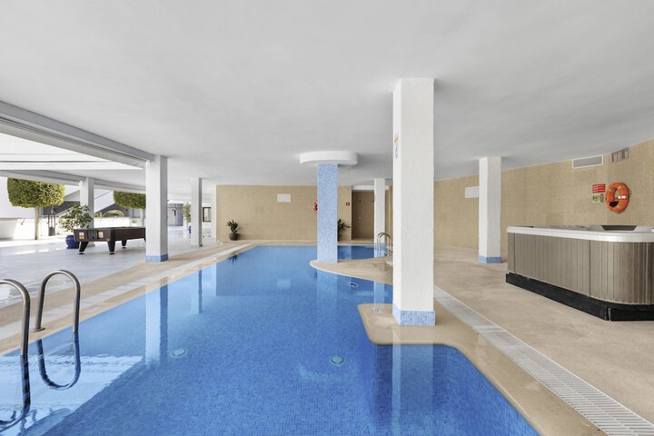 Hotel Pool