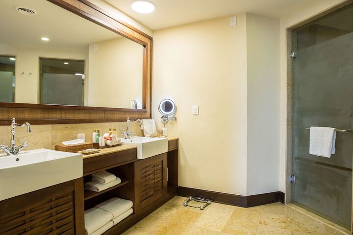 Room 28 of 108