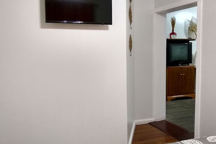 Room 4 of 98