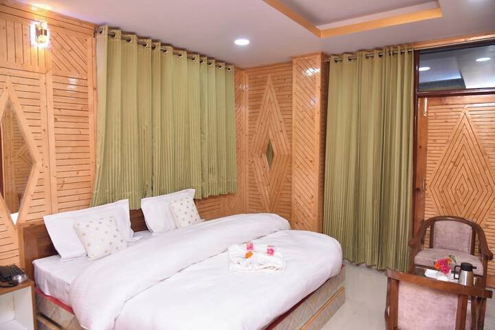 Room 6 of 11