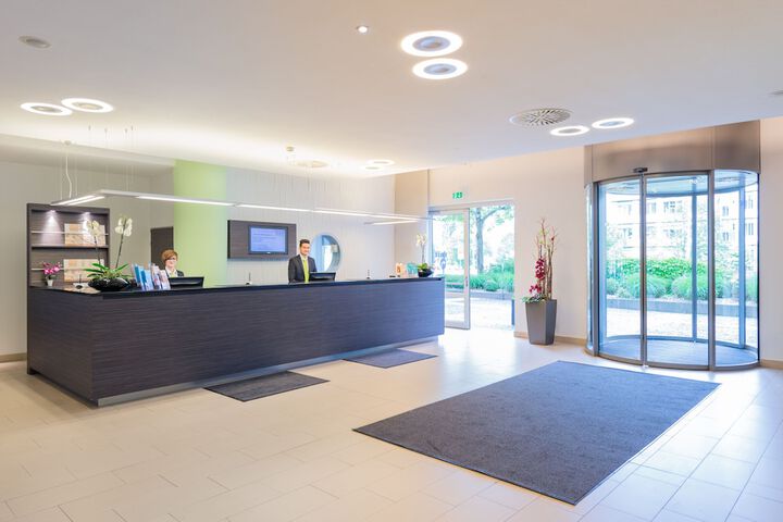 Entrance & Lobby
