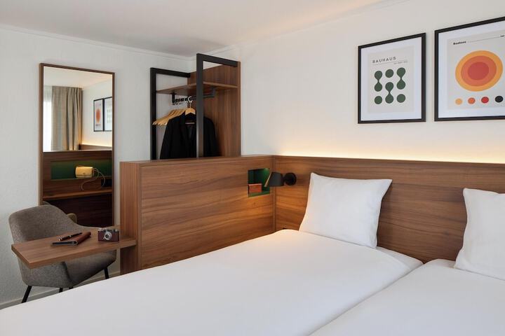 Room 8 of 31