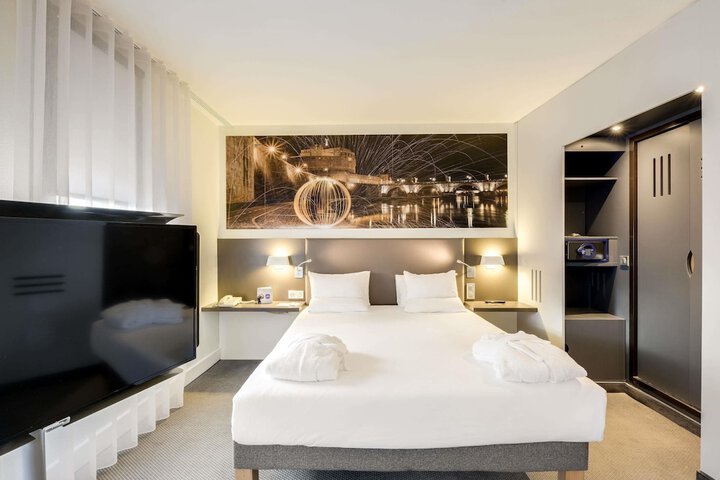 Room 10 of 50