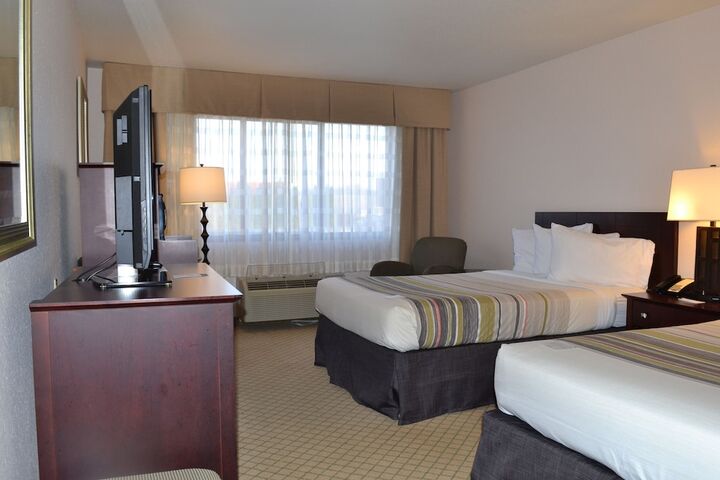 2 Queen Beds (1 of 9)
