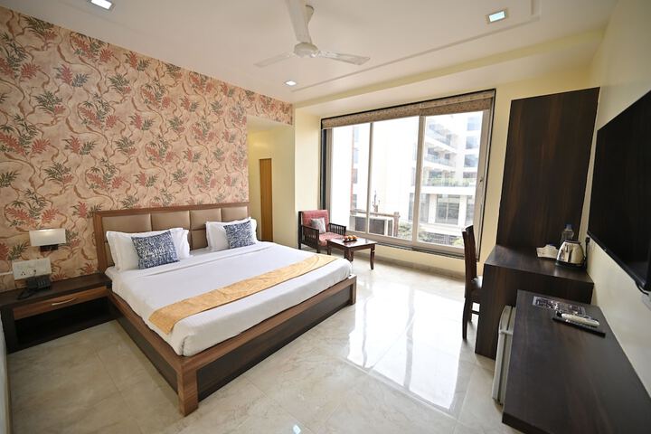 Room 2 of 20