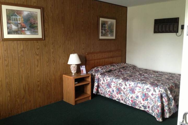 Room 6 of 24