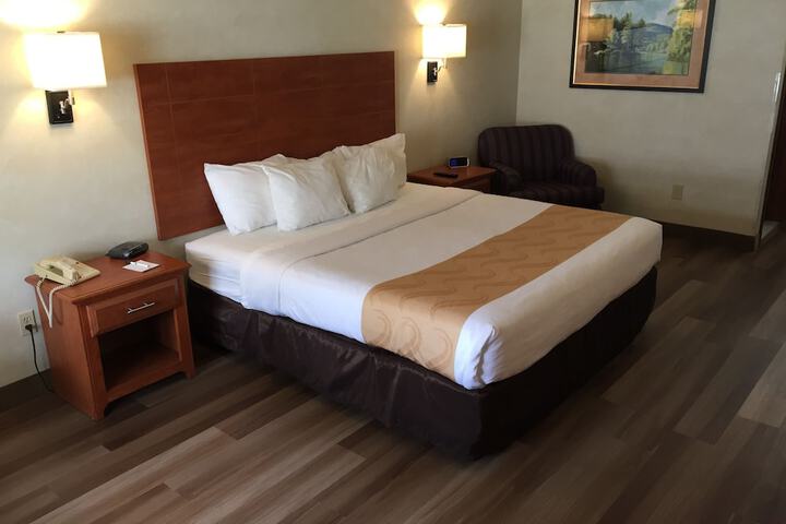 1 King Bed (8 of 16)
