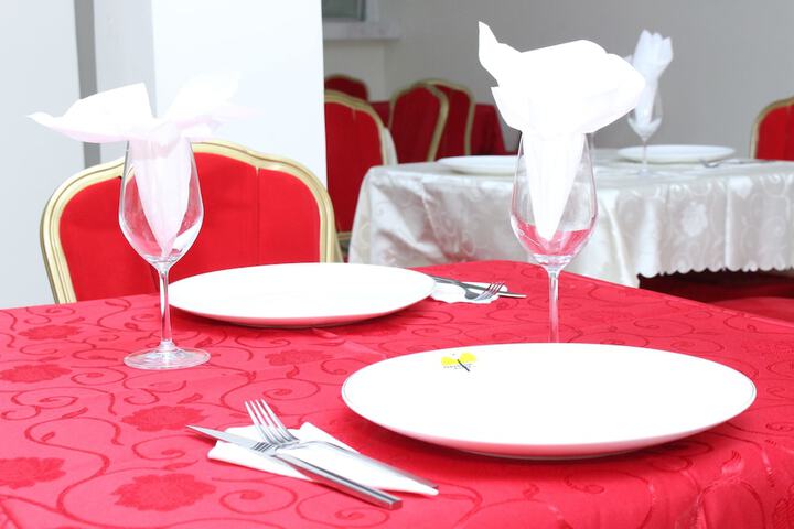 Dining 35 of 42