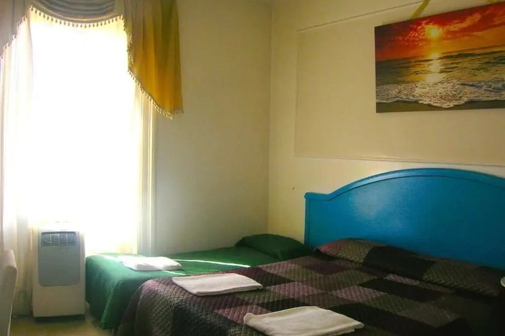 Room 2 of 10