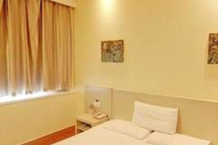 Room 15 of 27