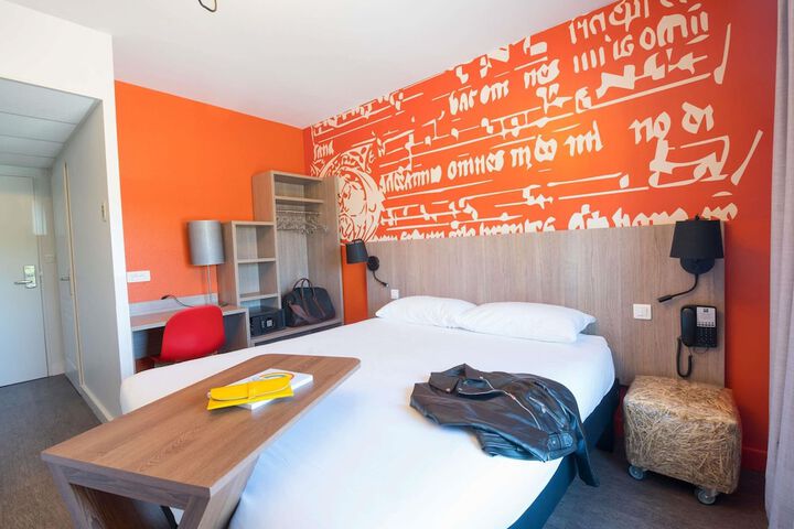 Room 10 of 82