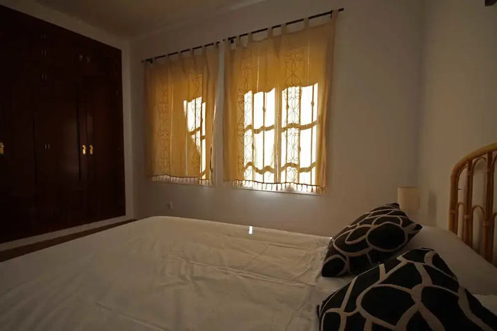 Room 6 of 12