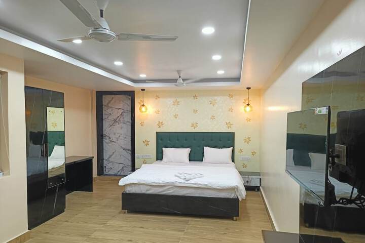 Room 6 of 14