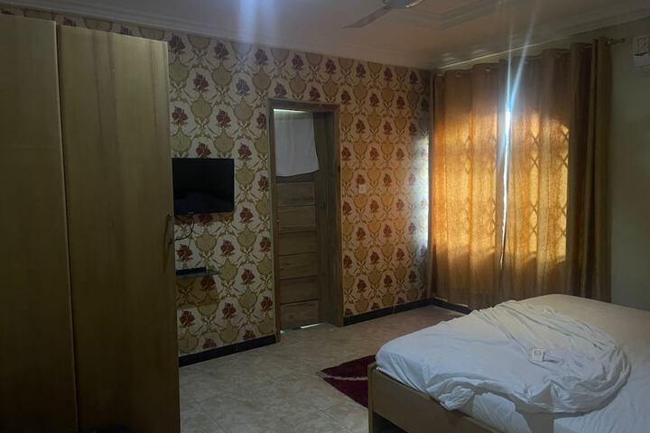 Room 3 of 10