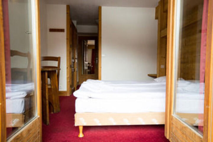 Room 18 of 32