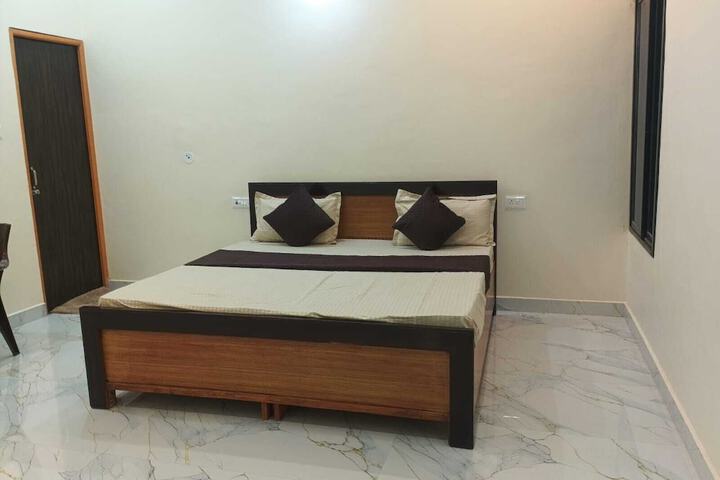 Room 5 of 19