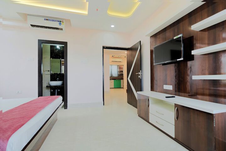 Room 12 of 37