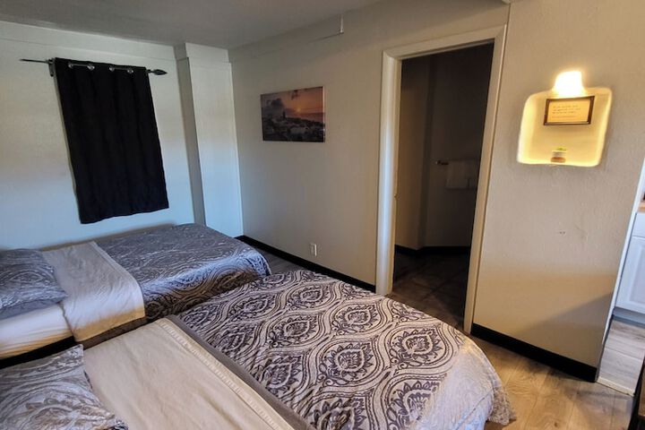 Room 2 of 66