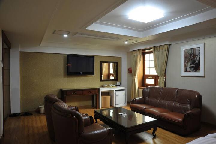 Room 15 of 23