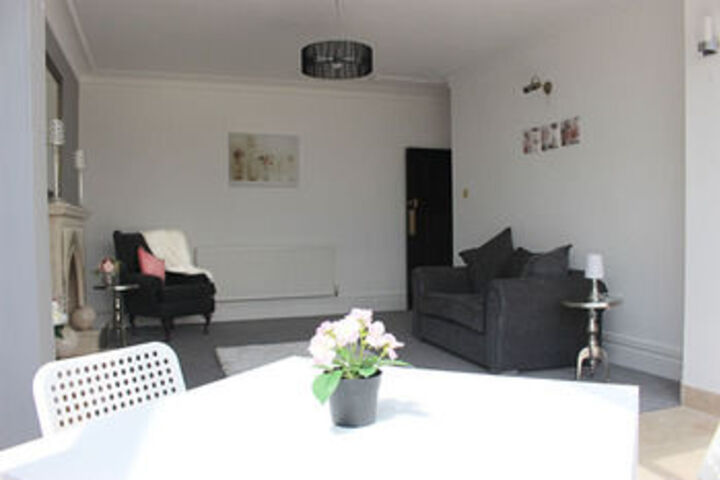 Lounge 5 of 15