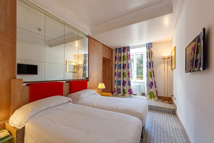 Room 32 of 50