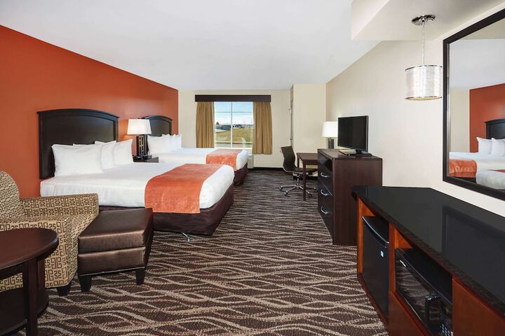 2 Queen Beds (1 of 9)