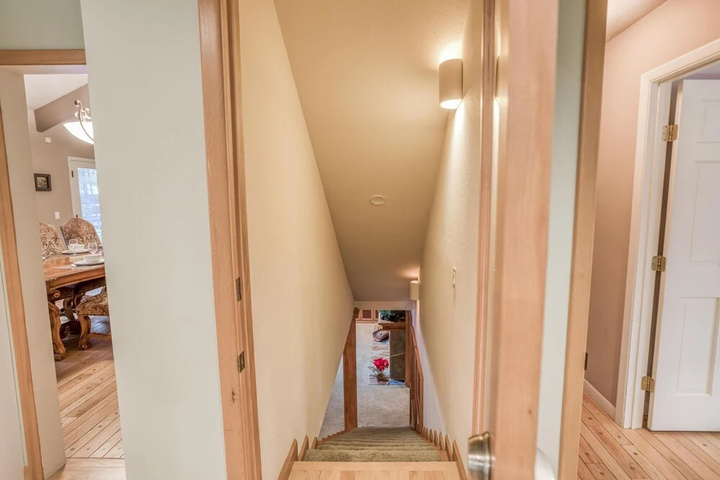 Room 12 of 33