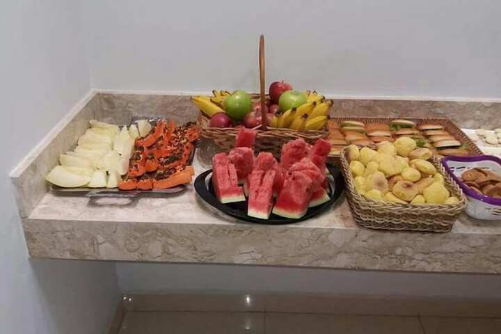 Dining 4 of 16