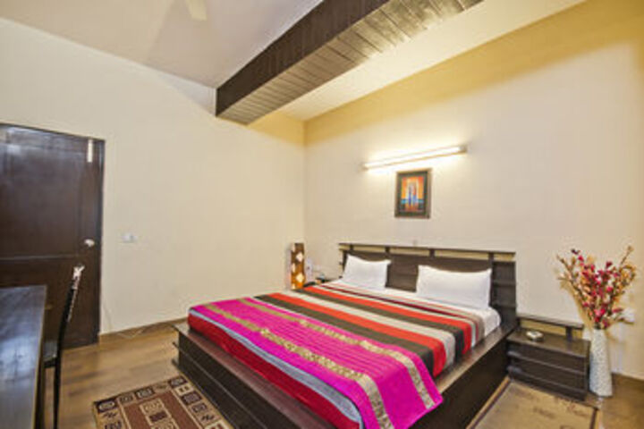 OYO Rooms Cyber Hub Extension