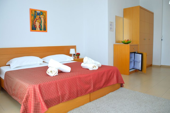 Room 6 of 38