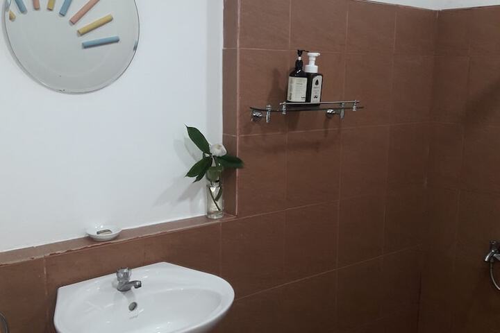Room 8 of 27