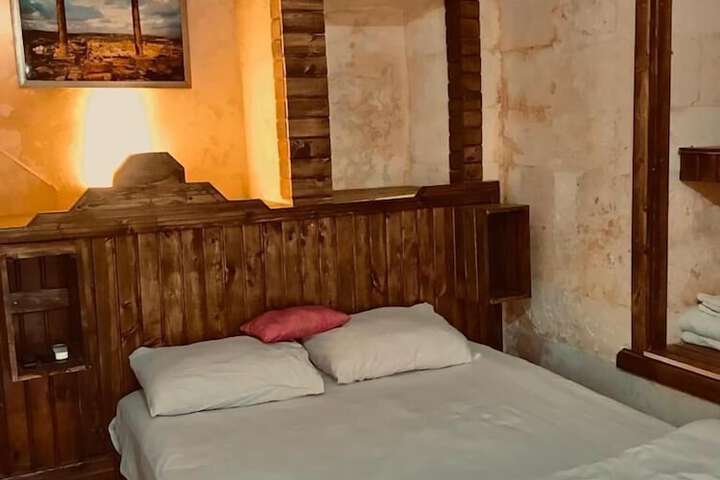 Room 9 of 20