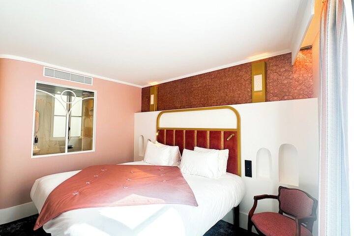 Room 2 of 28