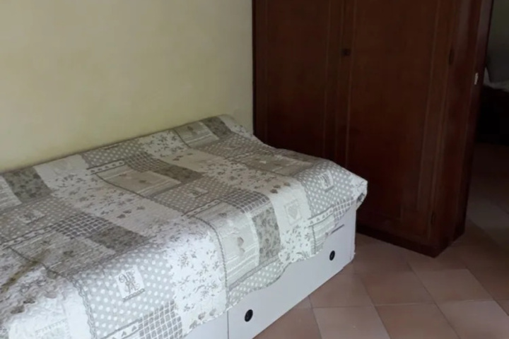 Room 2 of 10