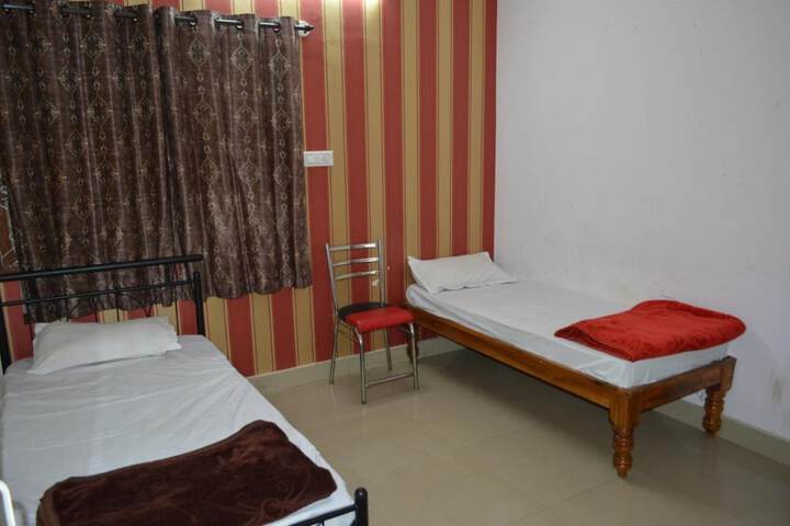 Room 4 of 12
