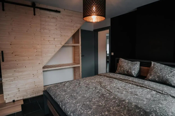 Room 2 of 16