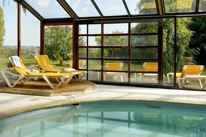 Hotel Pool