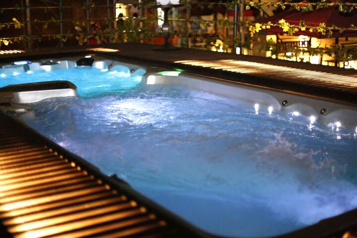 Hotel Pool