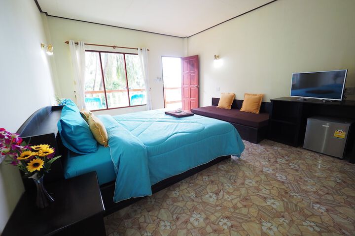 Room 8 of 90