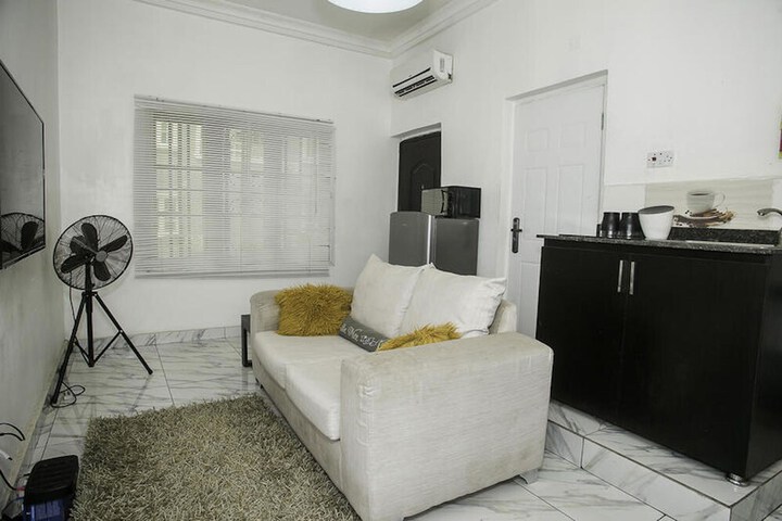 Room 8 of 11