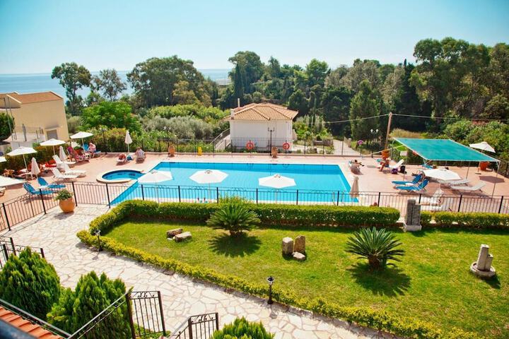 Pool Hotel