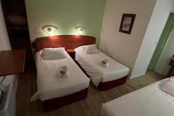 Room 12 of 18