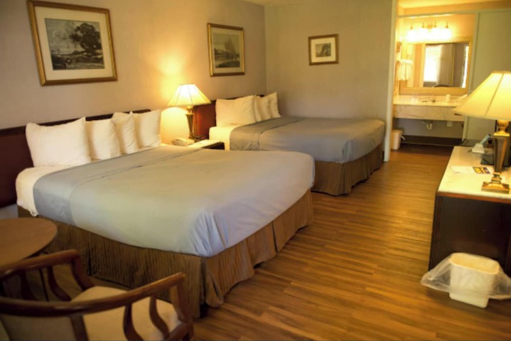 Room 11 of 28