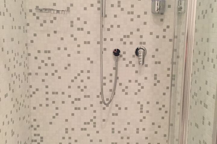 Room 16 of 21