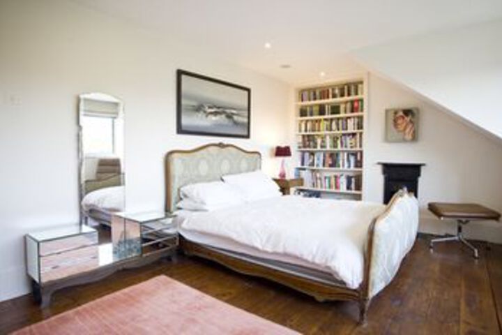 Room 8 of 18